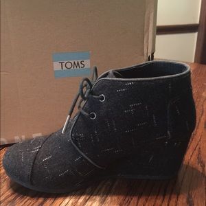 Toms Desert Wedge size 9 1/2
